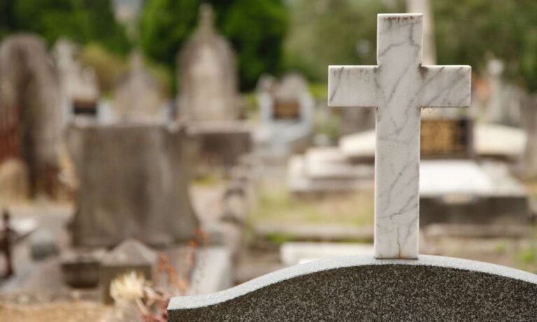 Discovering the Secrets of Dream About Cemetery