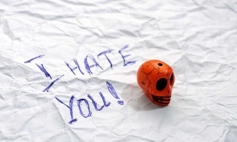 dream about everyone hating you