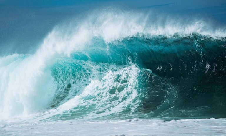 dream about huge waves